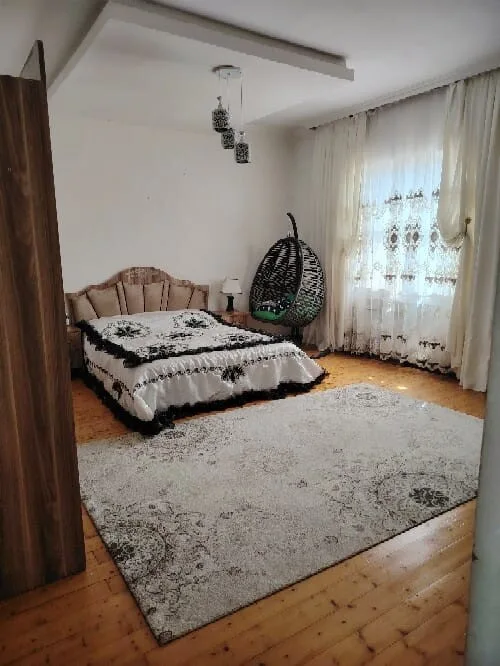 Bakı, Nizami, 8-ci kilometr Həyət evi